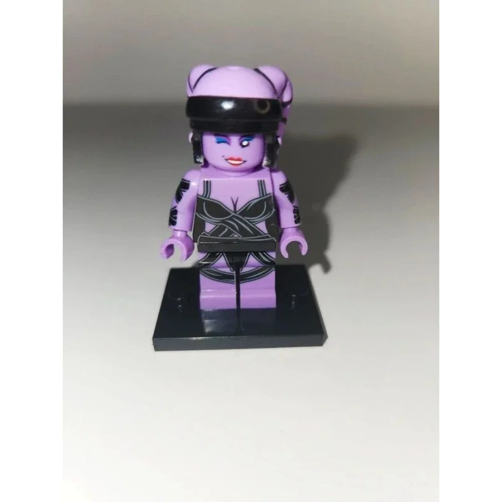 Star Wars Custom Twi’lek Dancer Minifigure - Purple Skin Variant